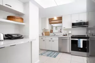 3252 Westford Ln, Sarasota, FL 34231 - Photo 15
