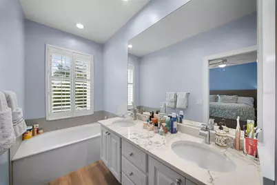 7668 Bergamo Avenue, Sarasota, FL 34238 - Photo 17