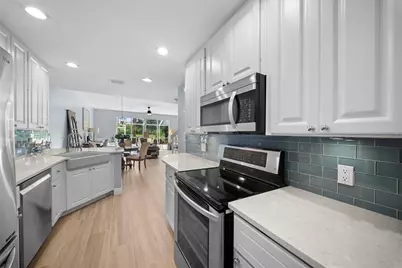 7668 Bergamo Avenue, Sarasota, FL 34238 - Photo 11