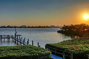 313 Lookout Point Dr, Osprey, FL 34229 - Photo 91