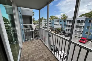 2760 Coconut Bay Ln Ln, Sarasota, FL 34237 - Photo 9