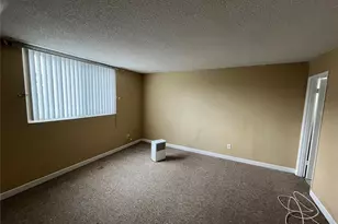 2760 Coconut Bay Ln Ln, Sarasota, FL 34237 - Photo 5