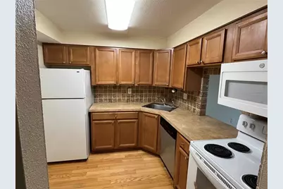 2760 Coconut Bay Ln Lane #237, Sarasota, FL 34237 - Photo 3