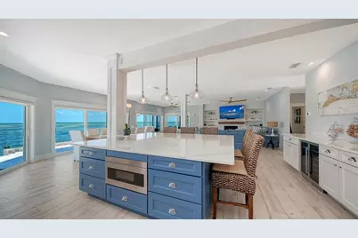 723 Key Royale Drive, Holmes Beach, FL 34217 - Photo 13