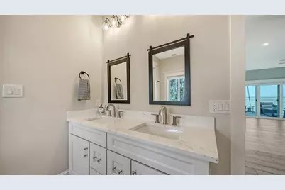 723 Key Royale Drive, Holmes Beach, FL 34217 - Photo 31