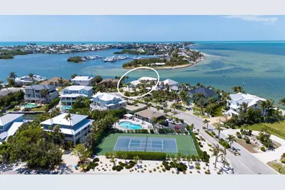 723 Key Royale Drive, Holmes Beach, FL 34217 - Photo 67