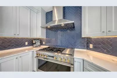 723 Key Royale Drive, Holmes Beach, FL 34217 - Photo 15