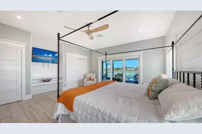 723 Key Royale Drive, Holmes Beach, FL 34217 - Photo 29