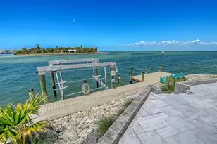 723 Key Royale Dr, Holmes Beach, FL 34217 - Photo 67