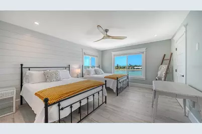 723 Key Royale Drive, Holmes Beach, FL 34217 - Photo 47