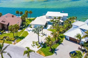 723 Key Royale Dr, Holmes Beach, FL 34217 - Photo 3