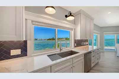 723 Key Royale Drive, Holmes Beach, FL 34217 - Photo 17