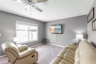 702 Huxley Pl, Sun City Center, FL 33573 - Photo 5