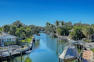 558 Venice Ln, Sarasota, FL 34242 - Photo 47