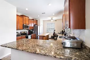 914 Peregrine Hill Pl, Ruskin, FL 33570 - Photo 9