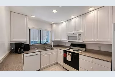 5207 Willow Links #34, Sarasota, FL 34235 - Photo 9