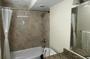 2740 Coconut Bay Ln Ln, Sarasota, FL 34237 - Photo 7