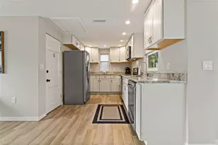 1675 Blakemore Ln, Sarasota, FL 34231 - Photo 11