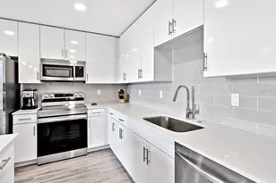 1709 N Tamiami Trl, Sarasota, FL 34234 - Photo 11