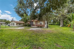 902 27th St E, Bradenton, FL 34208 - Photo 5