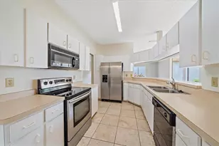 4320 Marcott Cir, Sarasota, FL 34233 - Photo 3