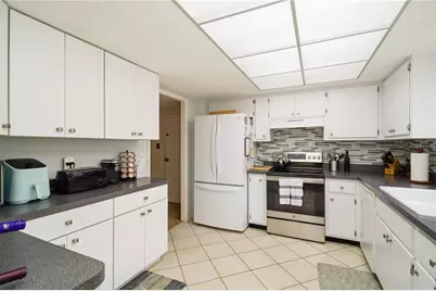 1400 Barcarrota Boulevard #201, Bradenton, FL 34205 - Photo 9
