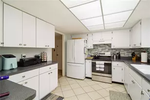 1400 Barcarrota Blvd, Bradenton, FL 34205 - Photo 9