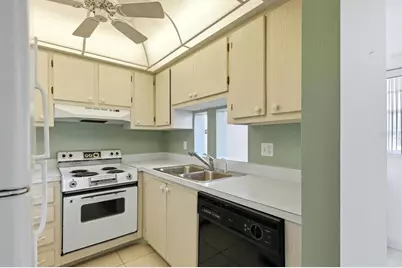 202 46th Avenue Terrace W #404, Bradenton, FL 34207 - Photo 13