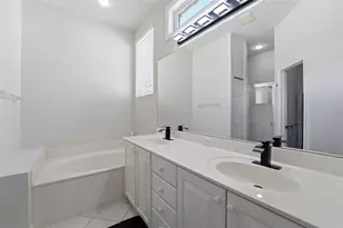 132 Tall Trees Ct, Sarasota, FL 34232 - Photo 21