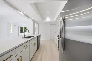 2501 Cass St, Sarasota, FL 34231 - Photo 19