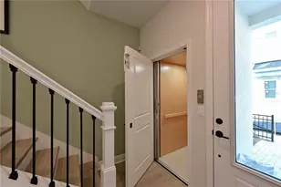 2451 Mangum Ct, Sarasota, FL 34237 - Photo 11