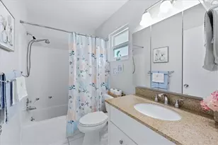 1333 Glen Oaks Dr E, Sarasota, FL 34232 - Photo 21