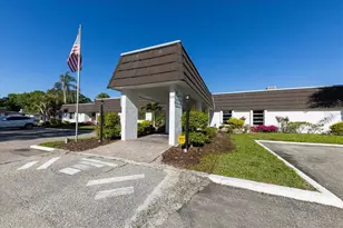 1333 Glen Oaks Dr E, Sarasota, FL 34232 - Photo 31