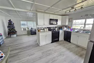 321 4th St W, Palmetto, FL 34221 - Photo 3