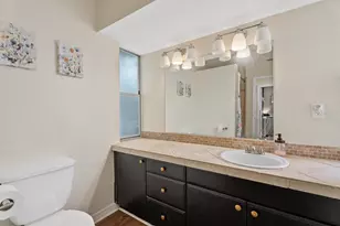 816 Queen Palm Ln, Sarasota, FL 34243 - Photo 21