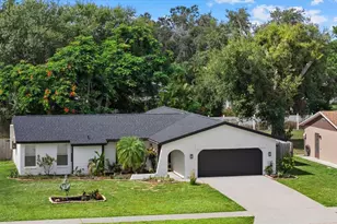 816 Queen Palm Ln, Sarasota, FL 34243 - Photo 3