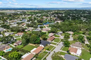 816 Queen Palm Ln, Sarasota, FL 34243 - Photo 29