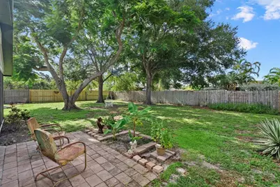 816 Queen Palm Lane, Sarasota, FL 34243 - Photo 31