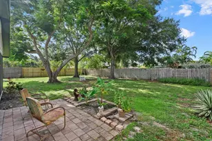 816 Queen Palm Ln, Sarasota, FL 34243 - Photo 31