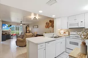 12538 SW Kingsway Cir, Lake Suzy, FL 34269 - Photo 9