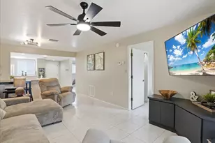 12538 SW Kingsway Cir, Lake Suzy, FL 34269 - Photo 7