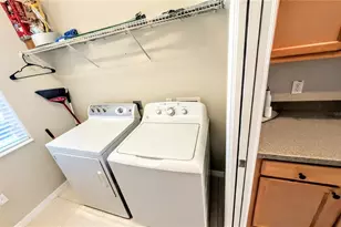 3880 82nd Ave Cir E, Sarasota, FL 34243 - Photo 27