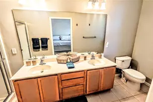 3880 82nd Ave Cir E, Sarasota, FL 34243 - Photo 17