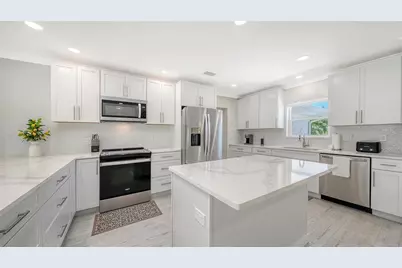 306 Island Circle, Sarasota, FL 34242 - Photo 13