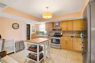 7354 W Country Club Dr N, Sarasota, FL 34243 - Photo 15