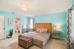 7354 W Country Club Dr N, Sarasota, FL 34243 - Photo 21