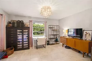 7354 W Country Club Dr N, Sarasota, FL 34243 - Photo 19