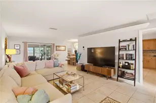 7354 W Country Club Dr N, Sarasota, FL 34243 - Photo 9
