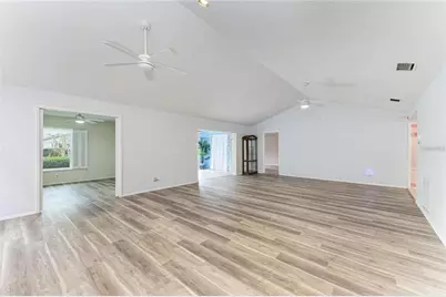 7287 Eleanor Circle #15, Sarasota, FL 34243 - Photo 9