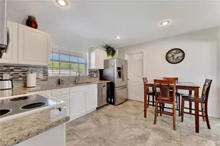 2916 Woodcrest Dr Dr, Sarasota, FL 34239 - Photo 11